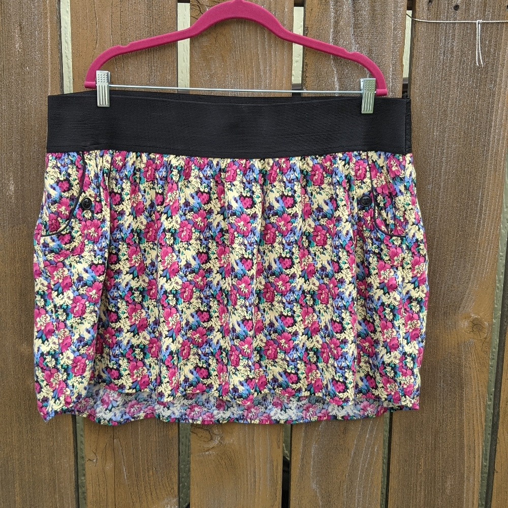 Torrid Elastic Waist Floral Skirt w/ Pockets Sz. 3